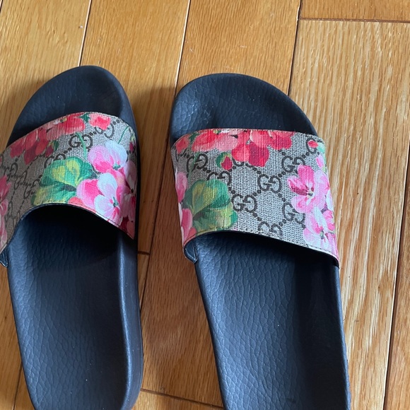 Gucci Shoes - Gucci slides size 8